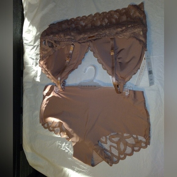 Danskin Large Tan Lace Bralette Two piece Set NWT - Picture 6 of 8